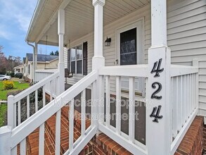 424 Laurel Tree Ln in Simpsonville, SC - Building Photo - Building Photo