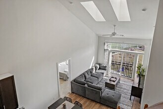 2002 Eisenhower Ave in Alexandria, VA - Building Photo - Building Photo