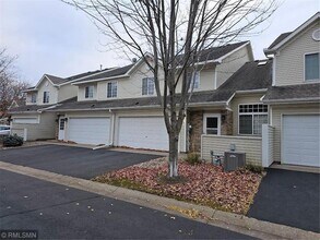 8912 Spring Ln in Woodbury, MN - Building Photo - Building Photo