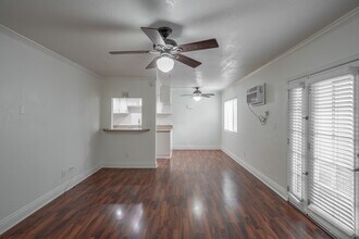 Kashmir Apartments in Fullerton, CA - Foto de edificio - Interior Photo
