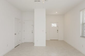 2136 Azure Vw Wy in Lutz, FL - Building Photo - Building Photo