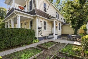 16 Terrace Pl in Mt Kisco, NY - Building Photo