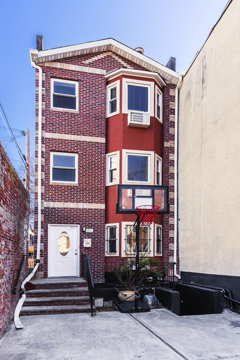 96 Covert St in Brooklyn, NY - Building Photo