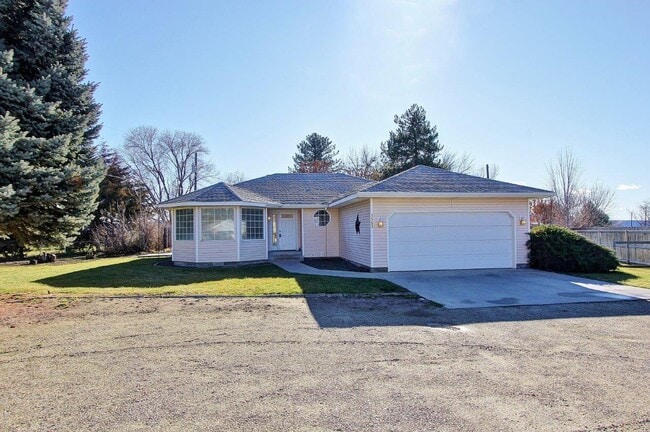 property at 1563 Sunset Dr