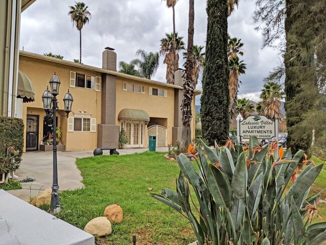 Lakeside Villa in Corona, CA - Foto de edificio - Building Photo