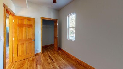 1521 N Bosworth Ave, Unit 2 in Chicago, IL - Building Photo - Building Photo