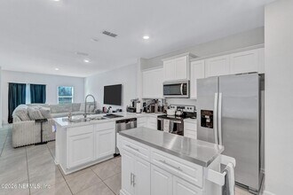 9008 Gifford Dr in Jacksonville, FL - Building Photo - Building Photo