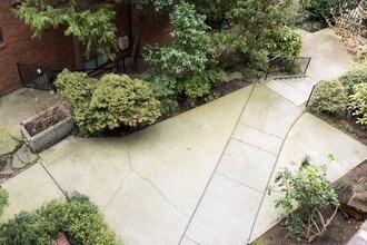 420 13th Ave E in Seattle, WA - Foto de edificio - Building Photo