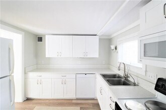 1745 Oak St in Sarasota, FL - Building Photo - Building Photo