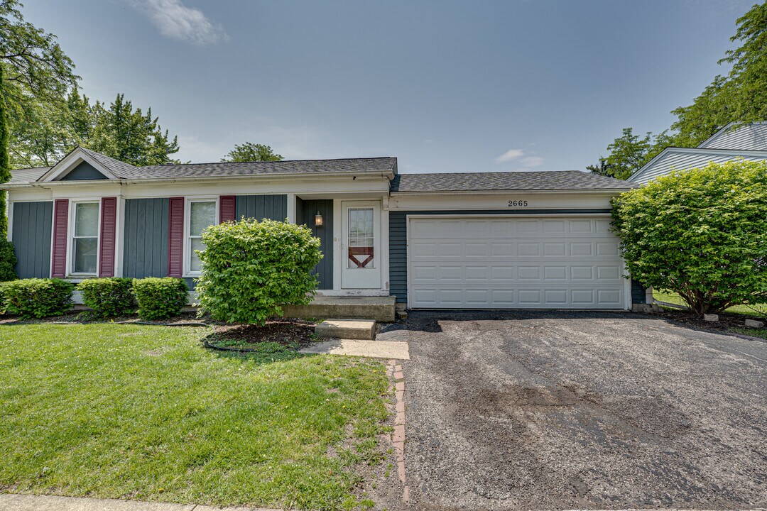 2665 Prairieview Ln in Aurora, IL - Building Photo