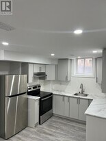 16 Wilsongary Cir in Ajax, ON - Building Photo