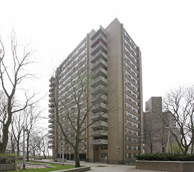 O'Dwyer Gardens in Brooklyn, NY - Foto de edificio - Building Photo