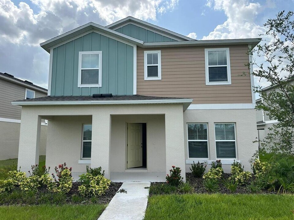 2036 Marigold Aly in Winter Haven, FL - Building Photo