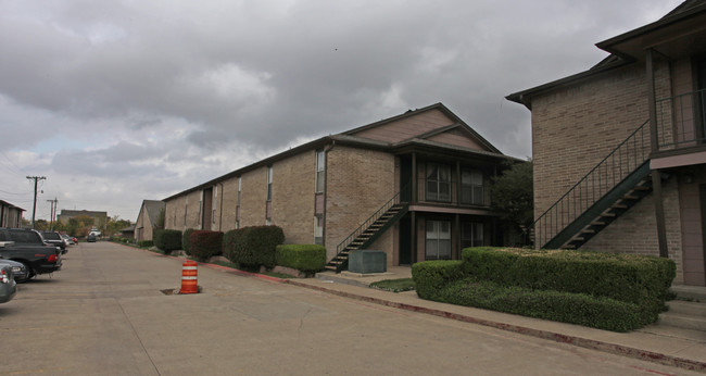 Prairie Hollow Apartments in Denton, TX - Building Photo - Building Photo