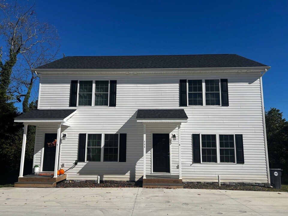 723 Burks Hill Rd in Bedford, VA - Building Photo