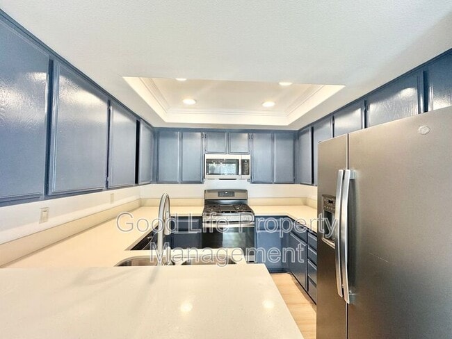 property at 939 W 19th St