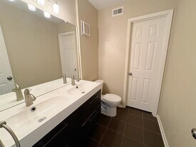 919 S Weatherred Dr in Richardson, TX - Building Photo