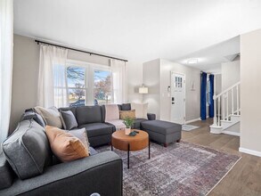 4861 Pineview Dr in Vermilion, OH - Building Photo - Building Photo