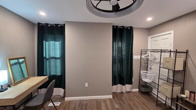 1421 S Carey St, Unit B2 in Baltimore, MD - Foto de edificio - Building Photo