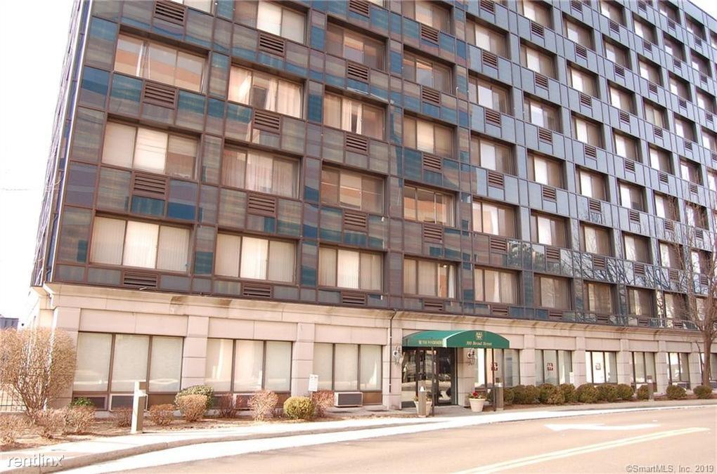 300 Broad St in Stamford, CT - Building Photo