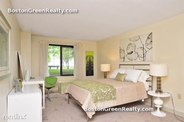 100 Ocean View Dr in Boston, MA - Building Photo - Building Photo