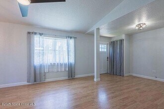 693 Law St, Unit B in Melbourne, FL - Building Photo - Building Photo