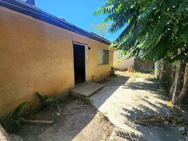 107-109 Woodrow Ave in Bakersfield, CA - Building Photo