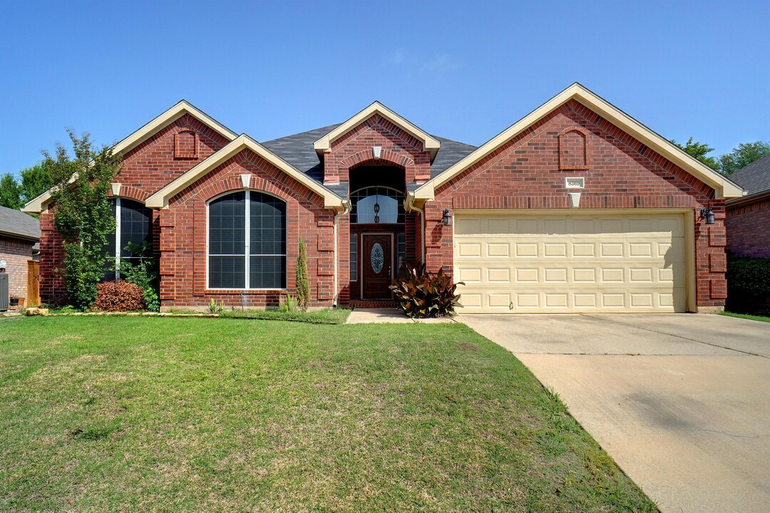 8369 Everglades Cir in Fort Worth, TX - Building Photo