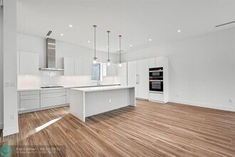 11 SE 11th Ave in Fort Lauderdale, FL - Building Photo - Building Photo