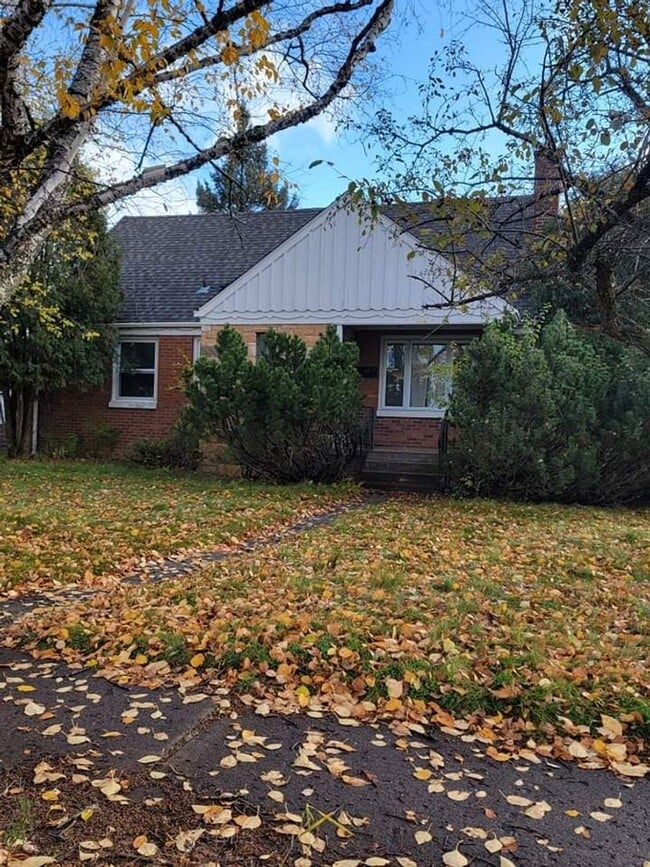 property at 1802 Carver Ave