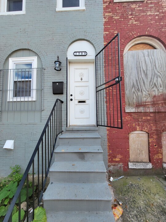 2509 McHenry St in Baltimore, MD - Building Photo