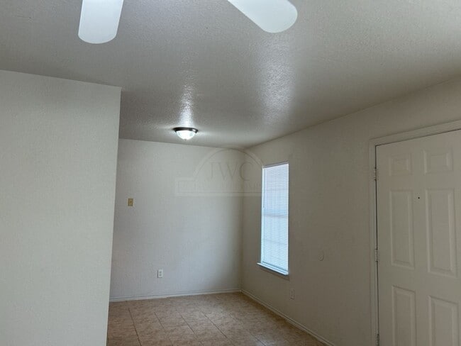 1505 Dugger Cir in Killeen, TX - Foto de edificio - Building Photo