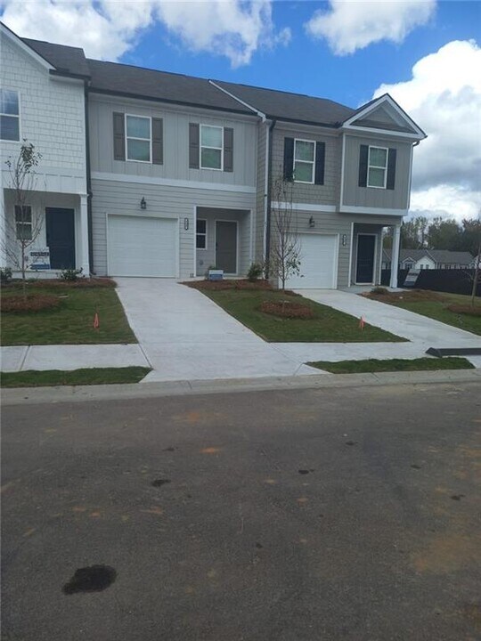 535 Buxton Rd in Hoschton, GA - Building Photo
