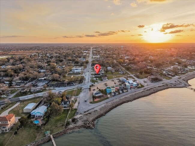 114 Grand Ave in Bacliff, TX - Building Photo - Building Photo