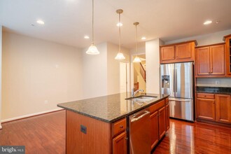 721 Sentry Square in Oxon Hill, MD - Foto de edificio - Building Photo