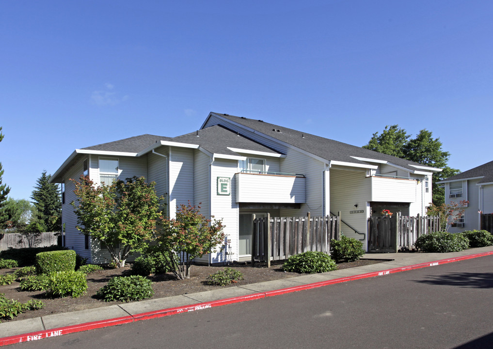 Minter Bridge Square Apartments in Hillsboro, OR - Building Photo