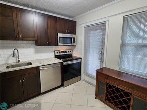 4700 Washington St in Hollywood, FL - Building Photo - Building Photo