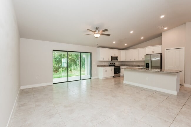 2509 18th St W in Lehigh Acres, FL - Building Photo - Building Photo