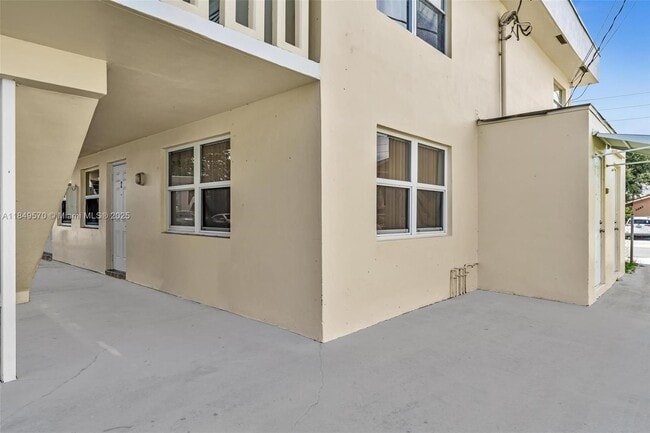 3660 SW 60th Ave in Davie, FL - Building Photo - Building Photo