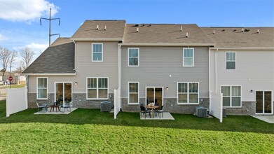 572 Trinity Way in Spring Hill, TN - Building Photo - Building Photo