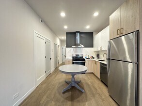 841 N Mozart St, Unit G07C in Chicago, IL - Foto de edificio - Building Photo