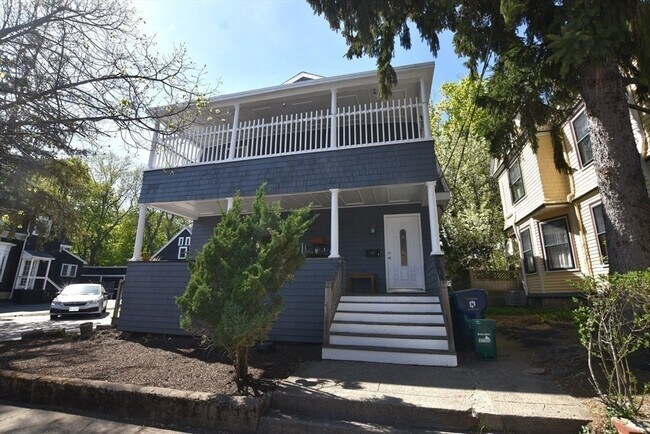 87 Floral St in Newton, MA - Foto de edificio - Building Photo