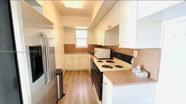 8775 Park Blvd in Miami, FL - Building Photo - Building Photo