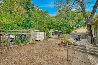 920 E 46th St in Austin, TX - Foto de edificio - Building Photo