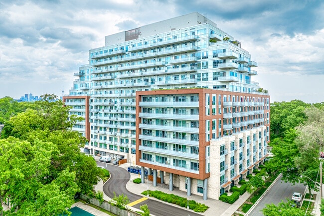 1820-1844 Bloor St W