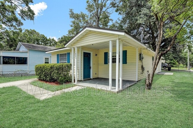 property at 1675 W 1st St