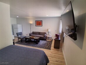 3475 E Tompkins Ave in Las Vegas, NV - Building Photo - Building Photo