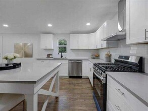 10913 Joaquin Dr in Dallas, TX - Building Photo - Building Photo