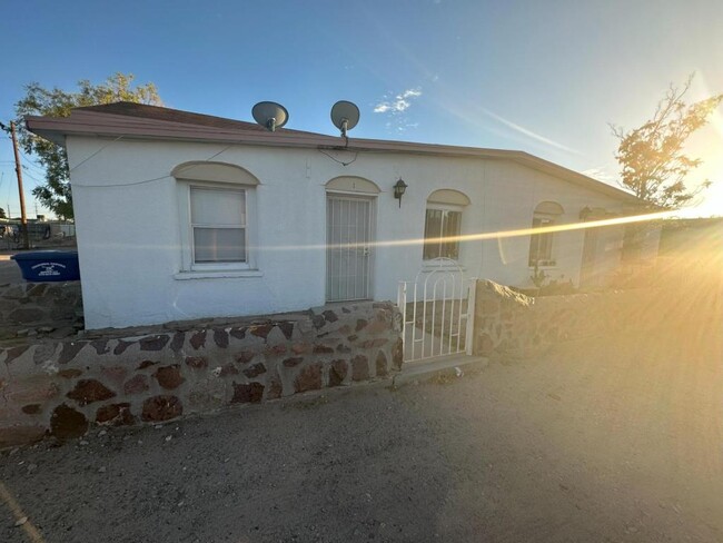 300 McKinley St in Anthony, NM - Building Photo - Building Photo