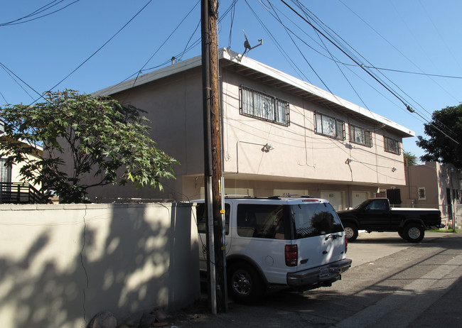 411 N Spring Ave in Compton, CA - Foto de edificio - Building Photo